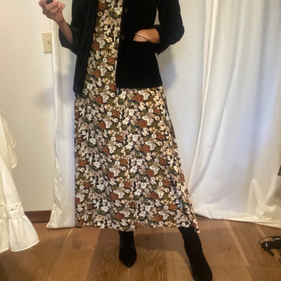 Fall floral cottagecore fitted but long dress with Flow - Picture 4 of 7